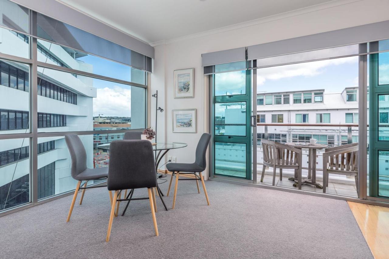 Stunning Waterfront Location With Huge Balcony! Lägenhet Auckland Exteriör bild