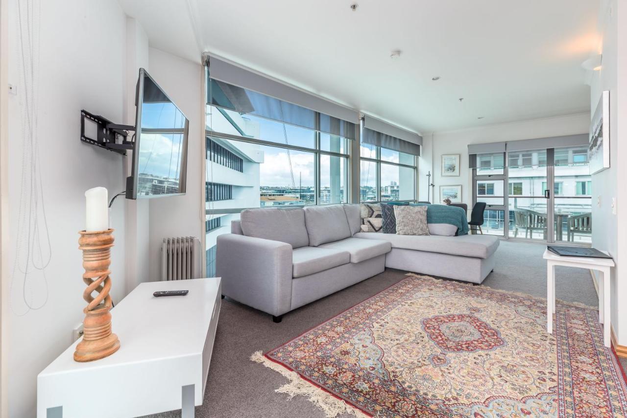Stunning Waterfront Location With Huge Balcony! Lägenhet Auckland Exteriör bild