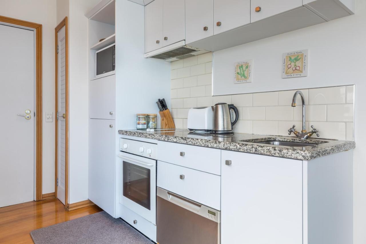 Stunning Waterfront Location With Huge Balcony! Lägenhet Auckland Exteriör bild