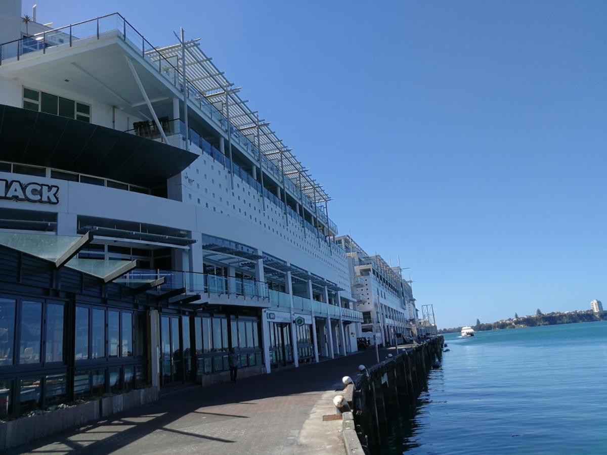 Stunning Waterfront Location With Huge Balcony! Lägenhet Auckland Exteriör bild
